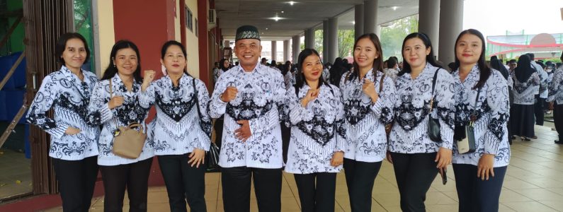 Upacara Hari guru di indor apang semangai dikuti seluruh Guru SD panca setya 2